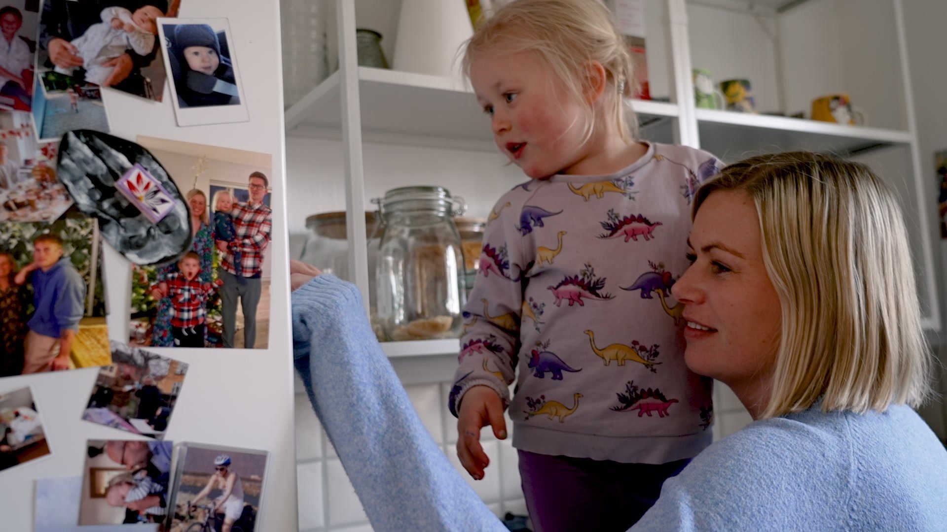 Cecilia taler om døden med sine børn