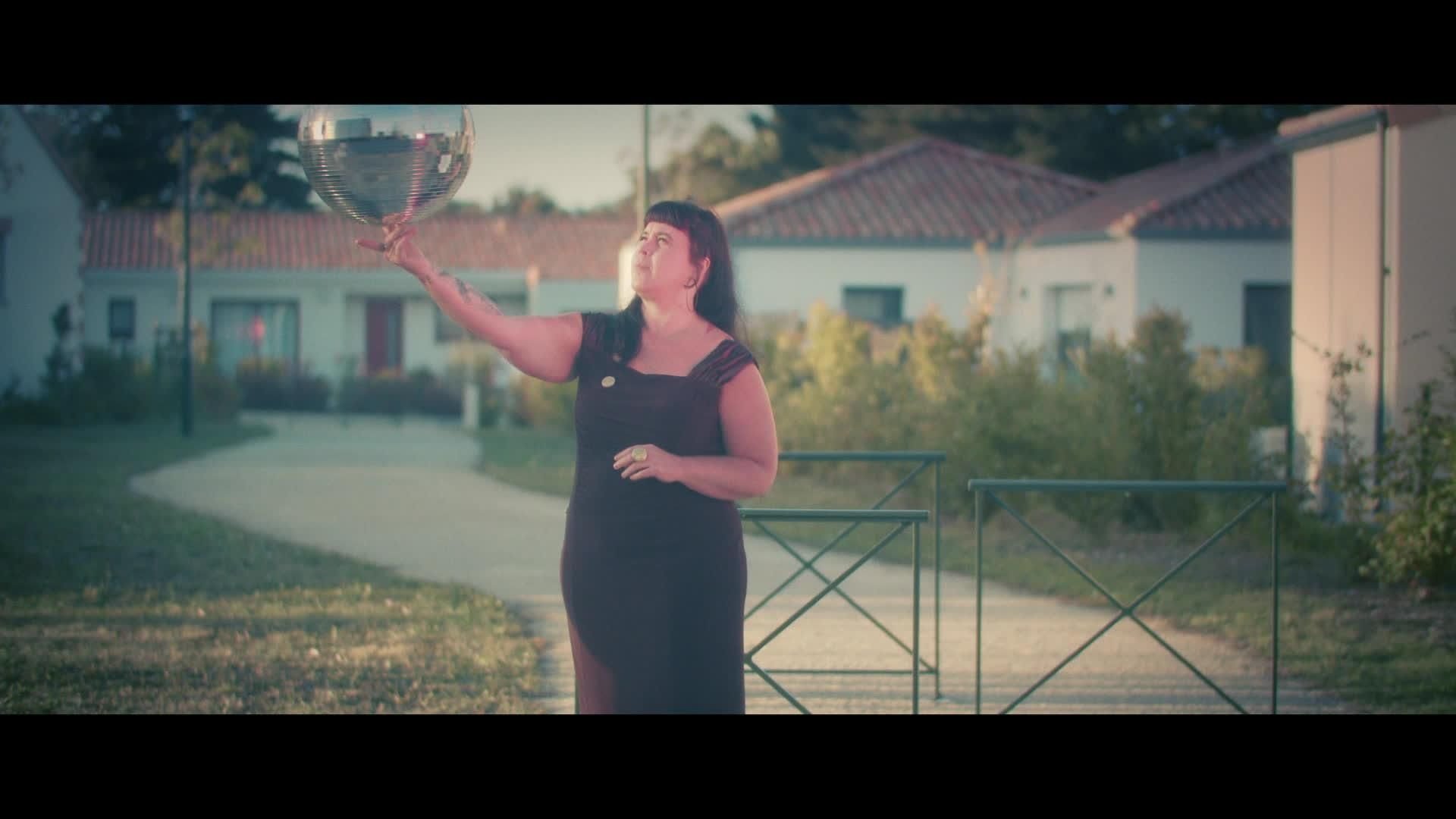 Appelle-moi poésie